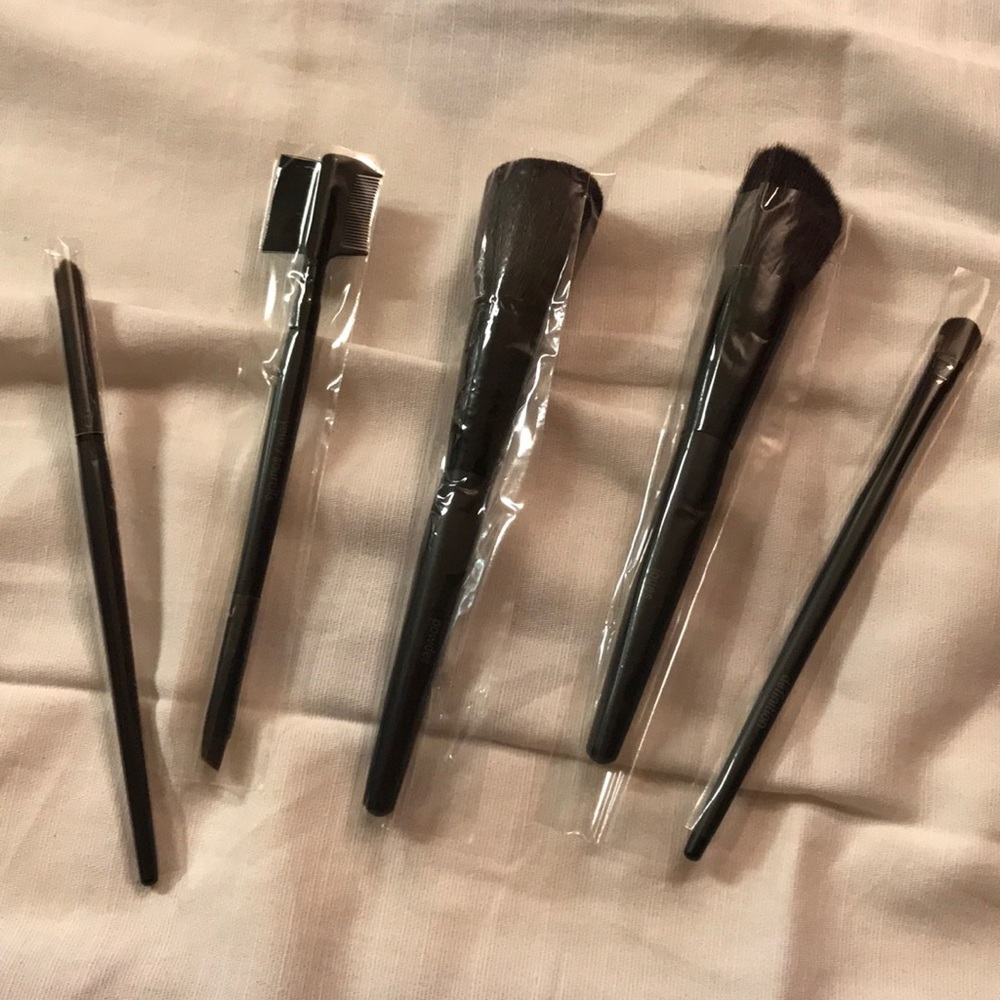 Mary Kay Brush Collection - Picture 3 of 3